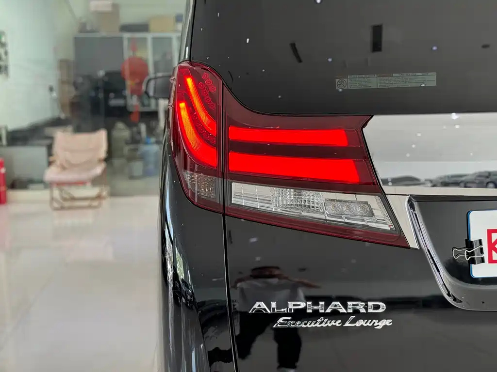 TOYOTA ALPHARD 2018