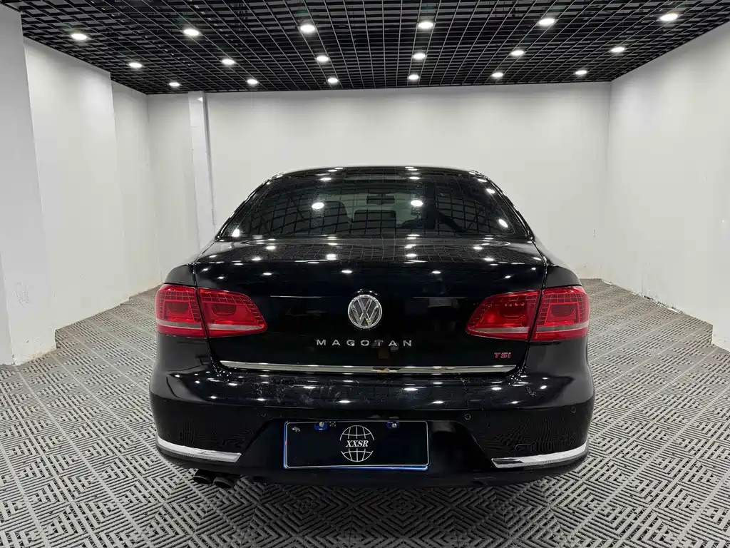 VOLKSWAGEN MAGOTAN 2012