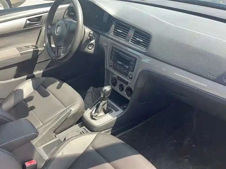 VOLKSWAGEN LAVIDA 2013