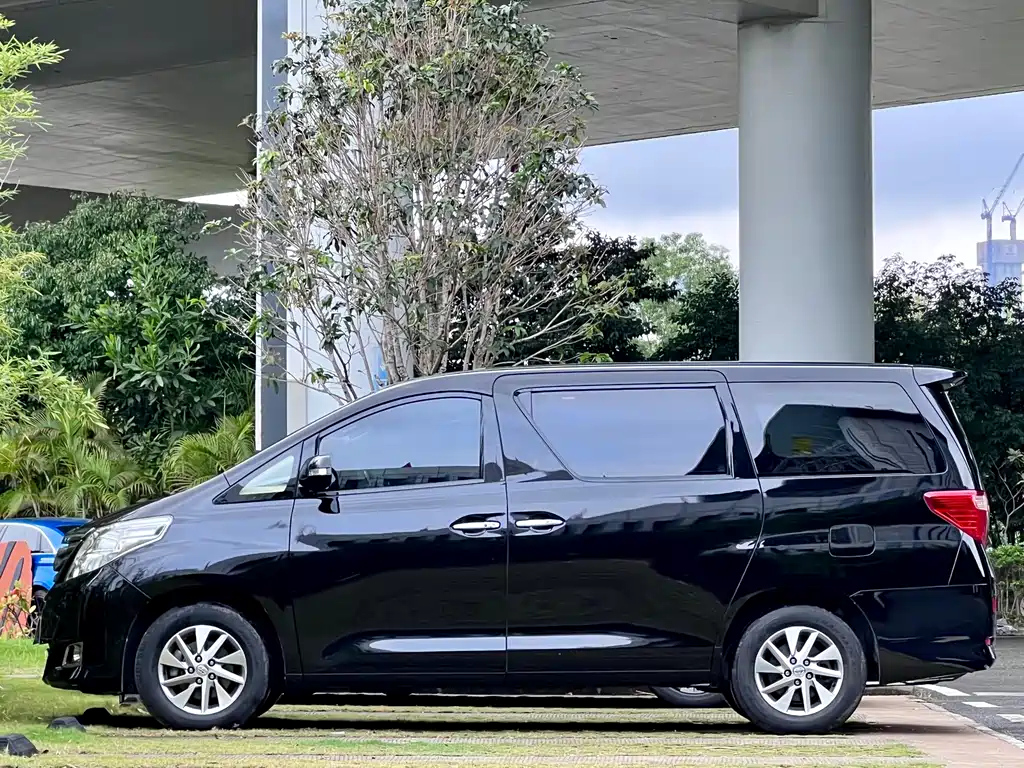 TOYOTA ALPHARD 2014