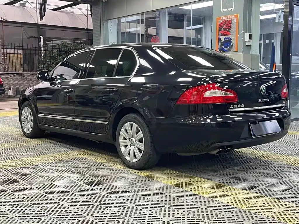 SKODA SUPERB 2013