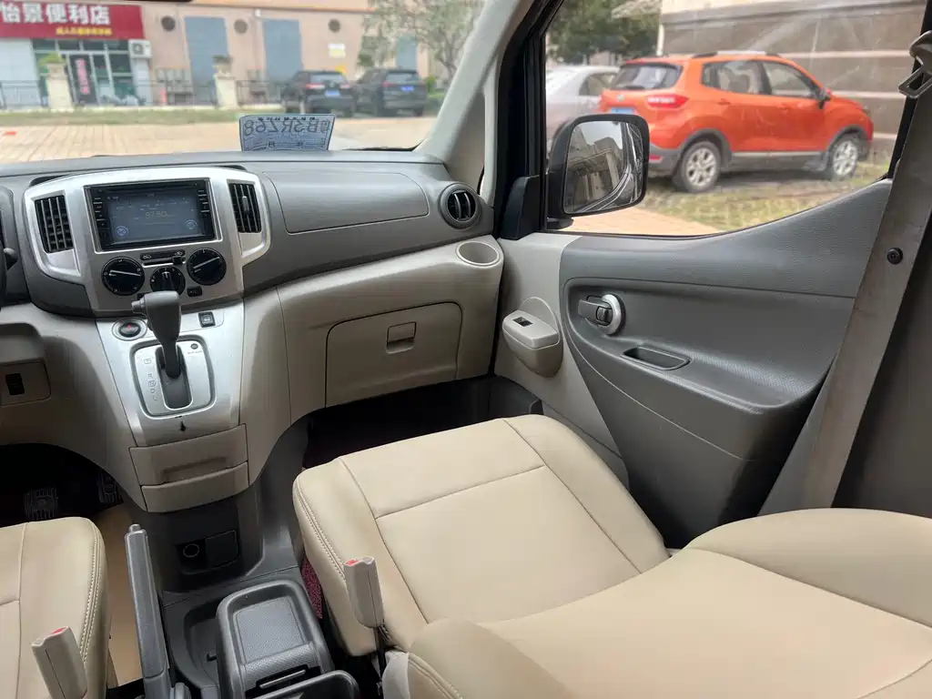 NISSAN NV200 2015