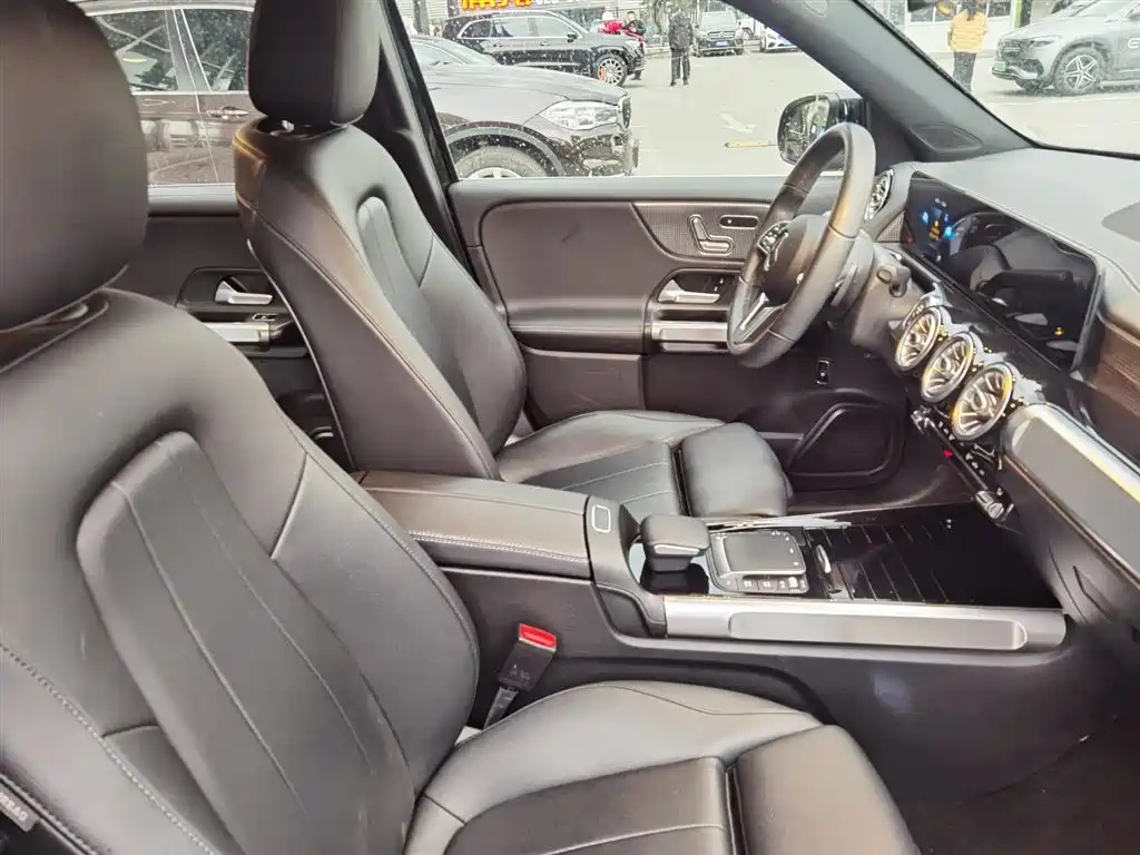 MERCEDES BENZ GLB 2021