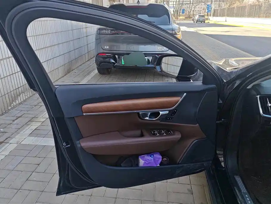 VOLVO S90 2020