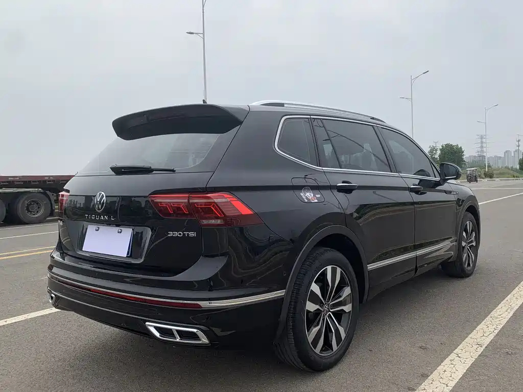 VOLKSWAGEN TIGUAN L 2023