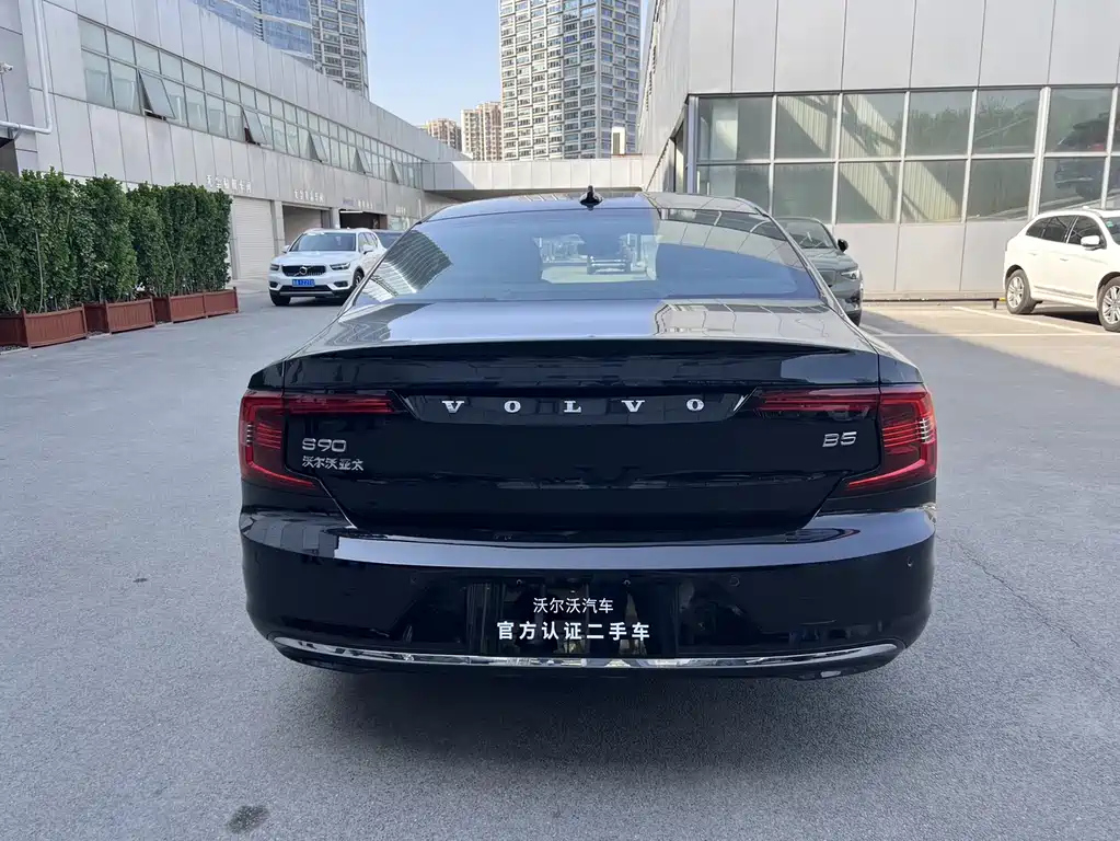 VOLVO S90 2023