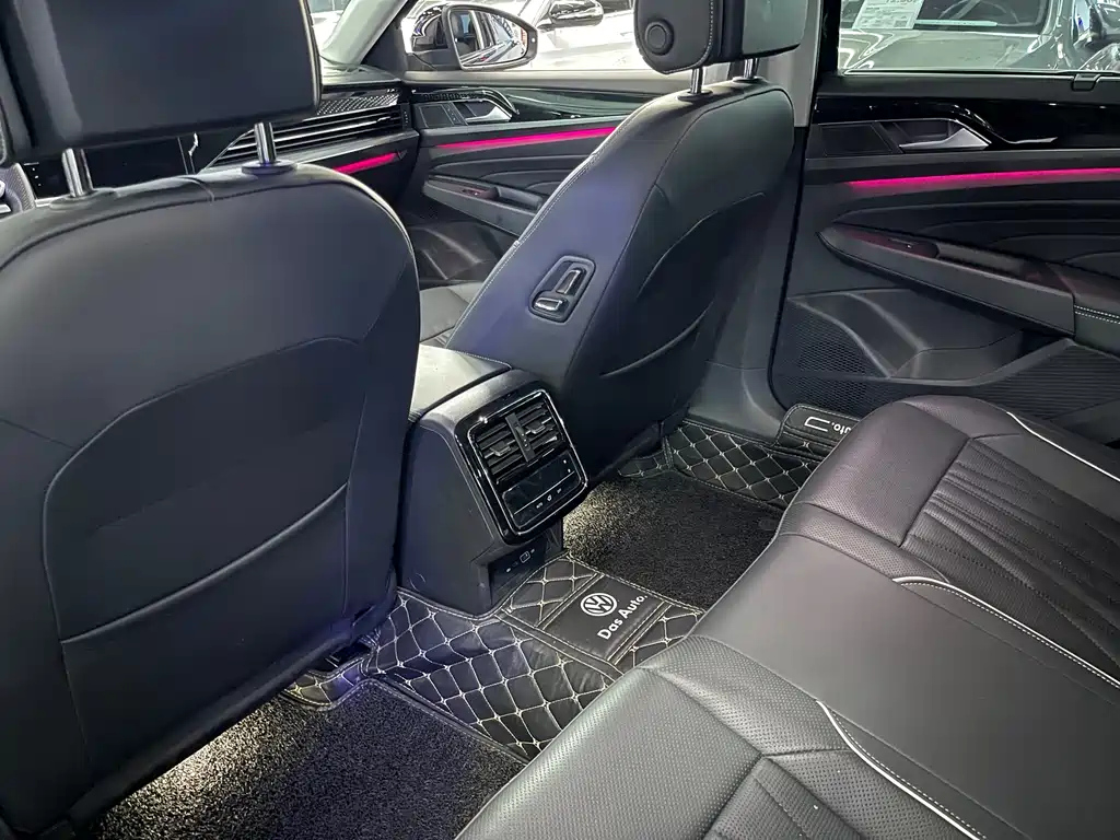VOLKSWAGEN PASSAT 2023