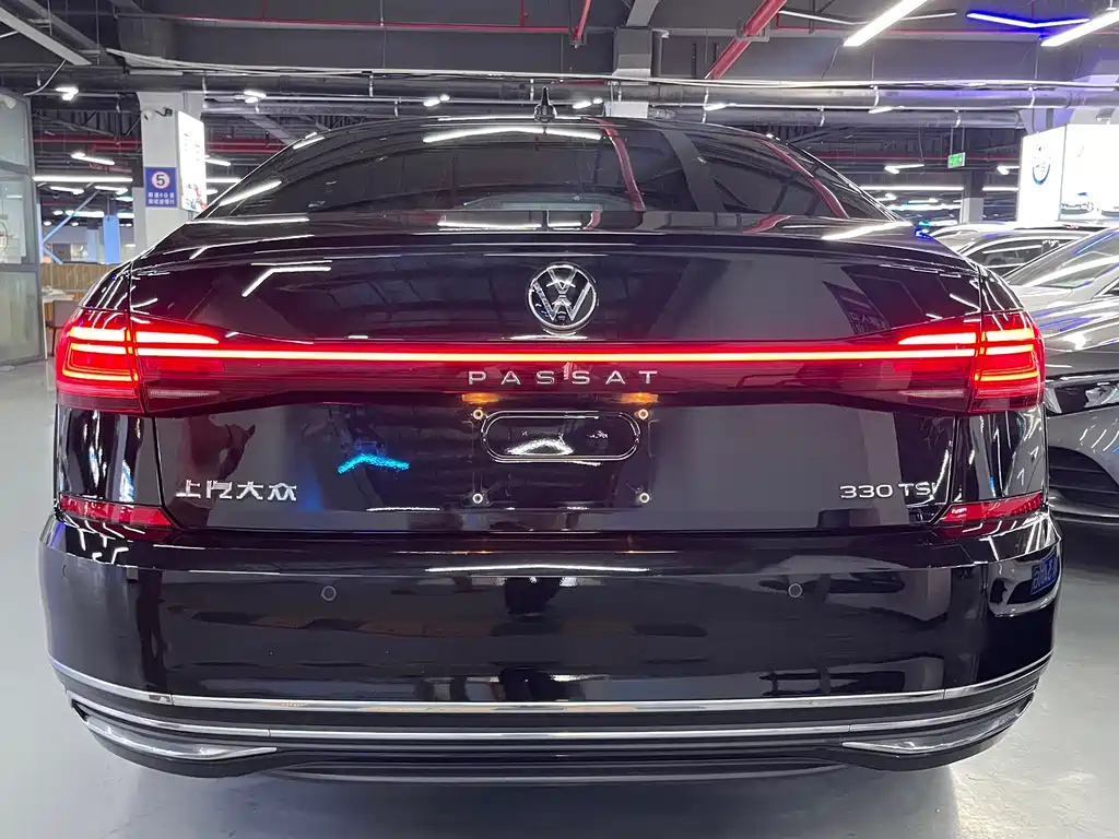 VOLKSWAGEN PASSAT 2023