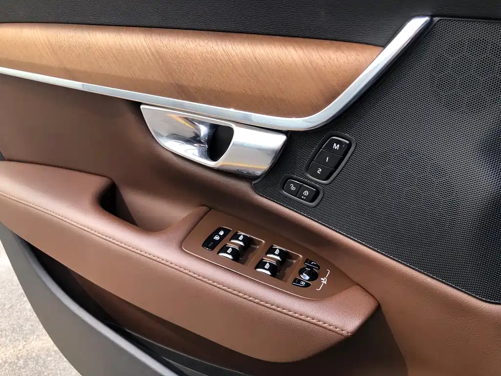VOLVO S90 2022