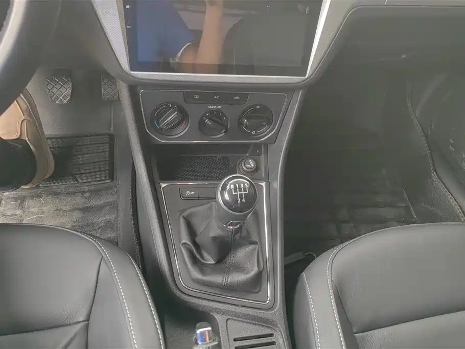 VOLKSWAGEN LAVIDA 2016