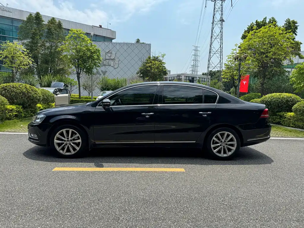 VOLKSWAGEN MAGOTAN 2012