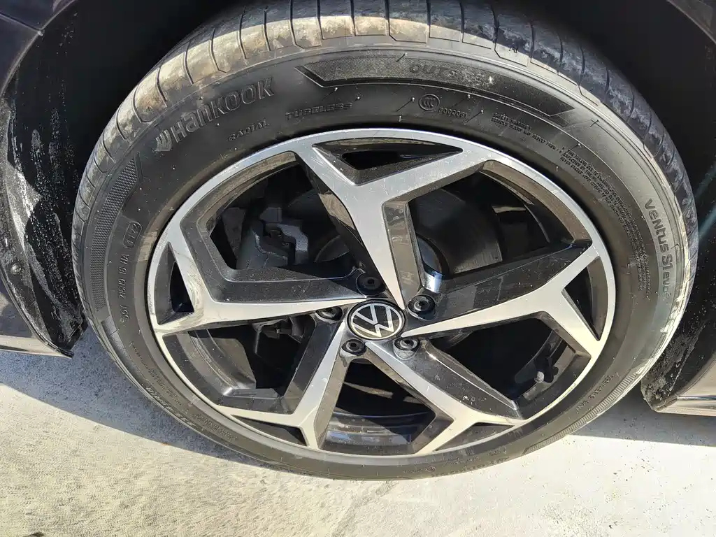 VOLKSWAGEN PASSAT 2023