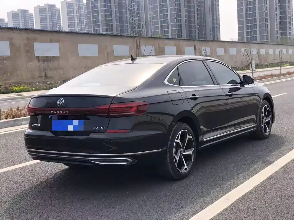 VOLKSWAGEN PASSAT 2023