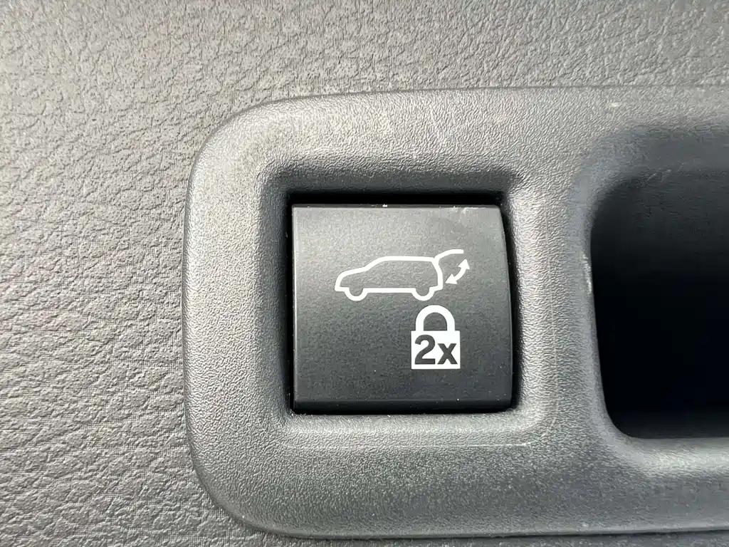 TOYOTA GRANVIA 2024