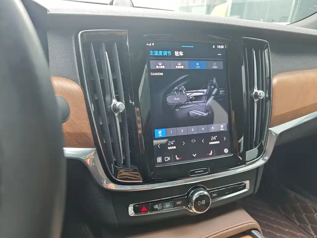 VOLVO S90 2022