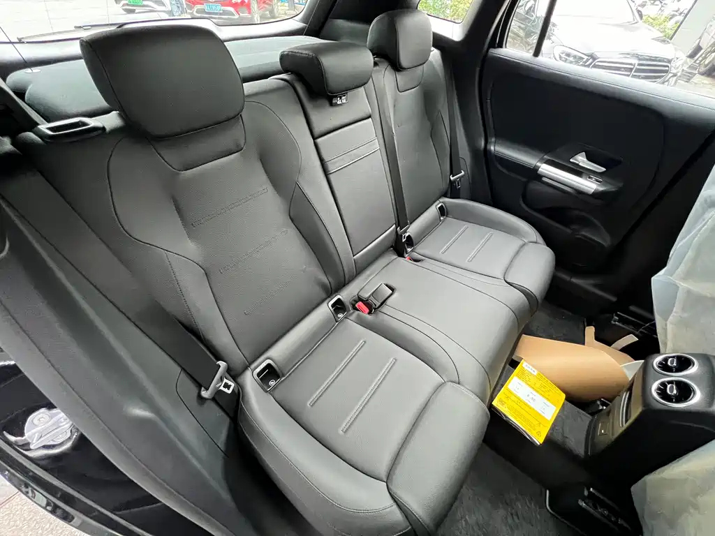 MERCEDES BENZ GLA 2024