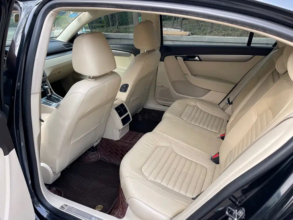 VOLKSWAGEN MAGOTAN 2014
