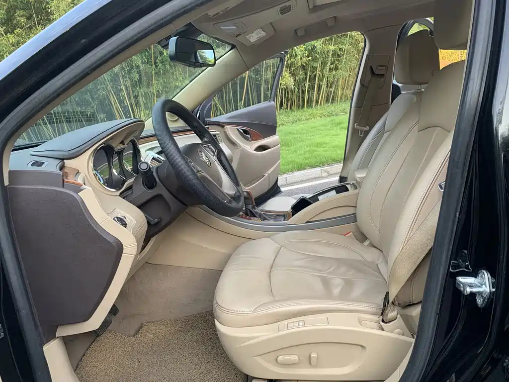 BUICK LACROSSE 2010
