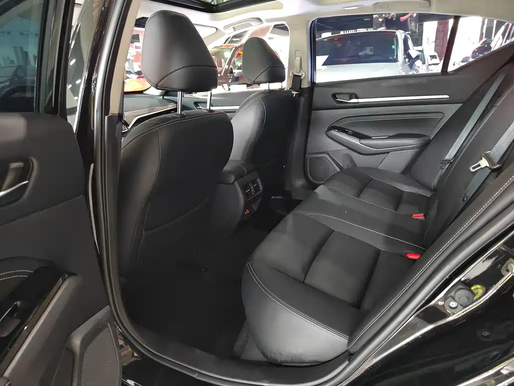 NISSAN TEANA 2022