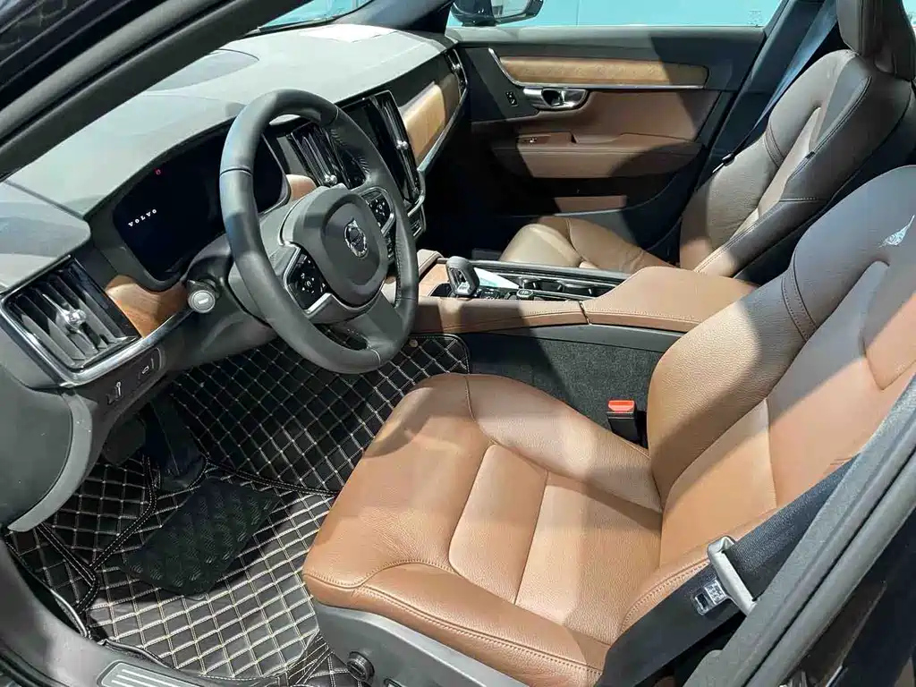 VOLVO S90 2021