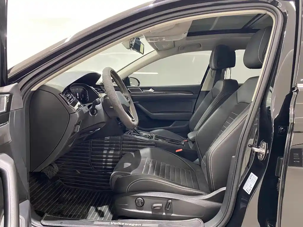 VOLKSWAGEN MAGOTAN 2022