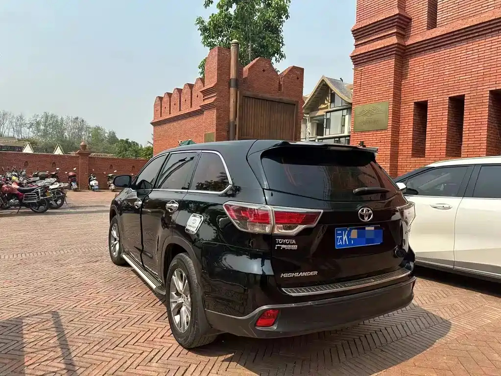 TOYOTA HIGHLANDER 2015