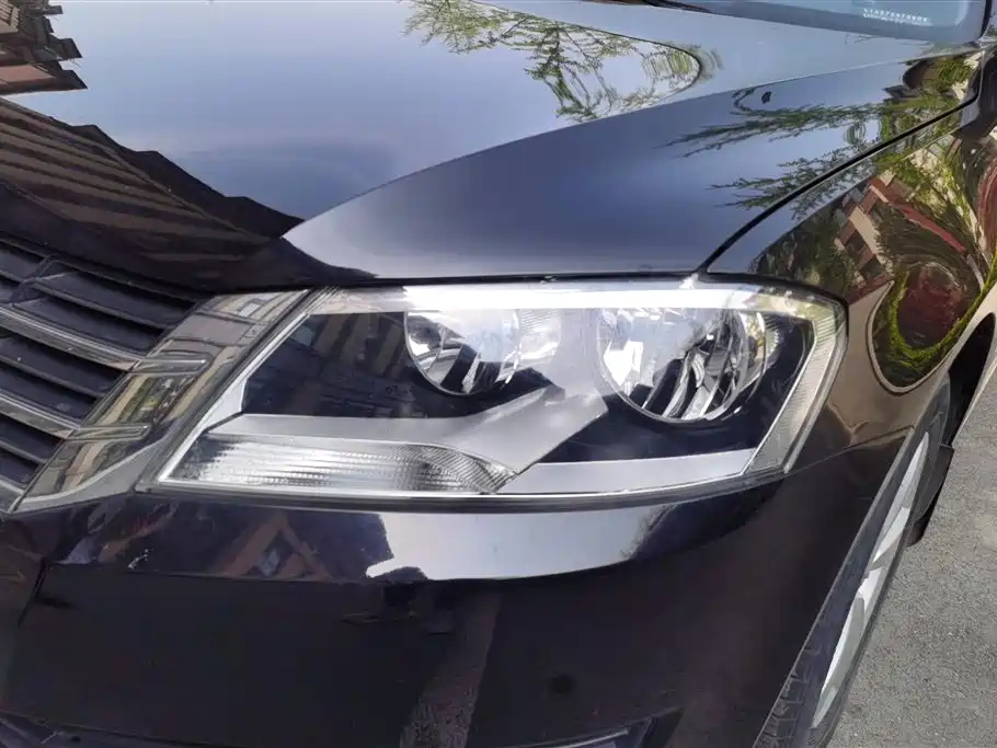 VOLKSWAGEN LAVIDA 2014
