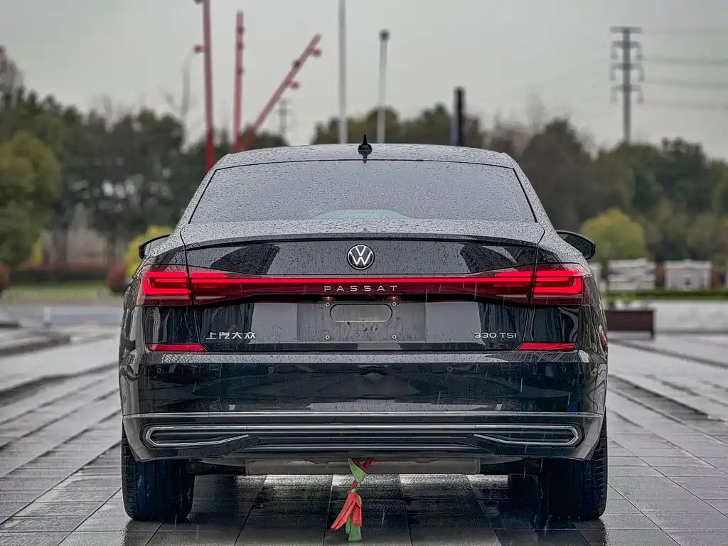 VOLKSWAGEN PASSAT 2023