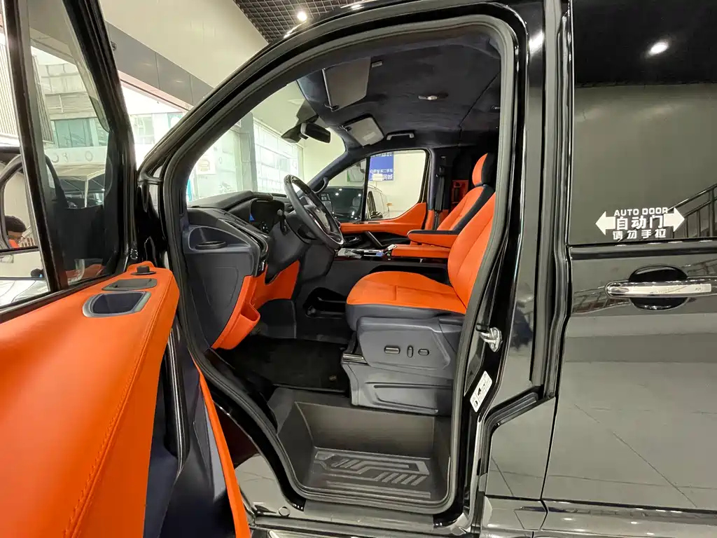 FORD TOUREO 2021