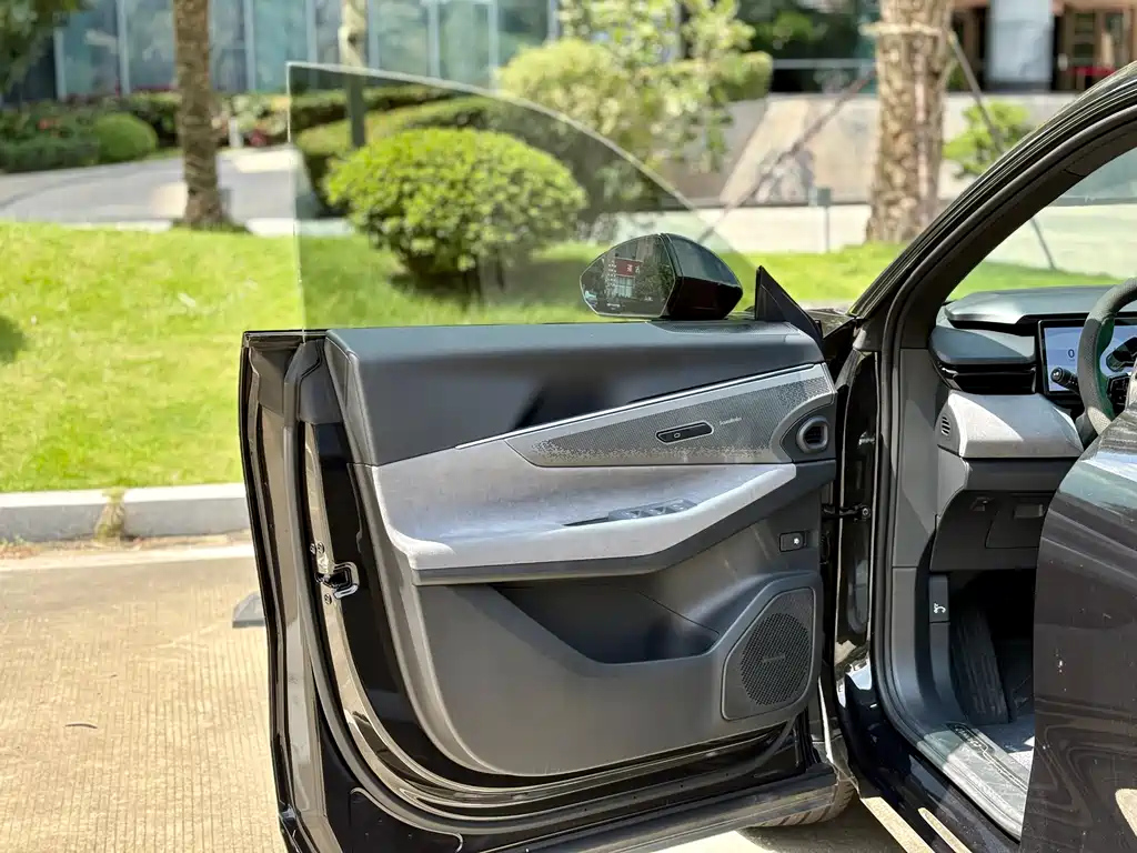 LYNK&CO 08 NEW ENERGY 2023