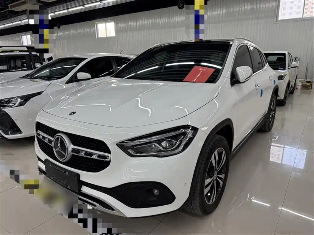 MERCEDES BENZ GLA 2020