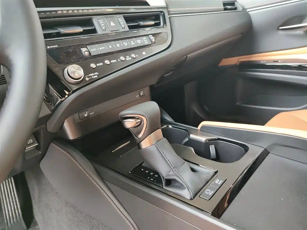 LEXUS ES 2024