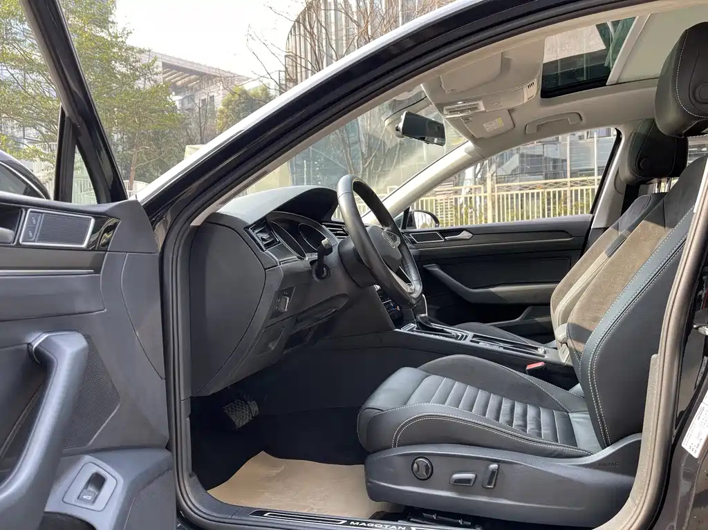 VOLKSWAGEN MAGOTAN 2020