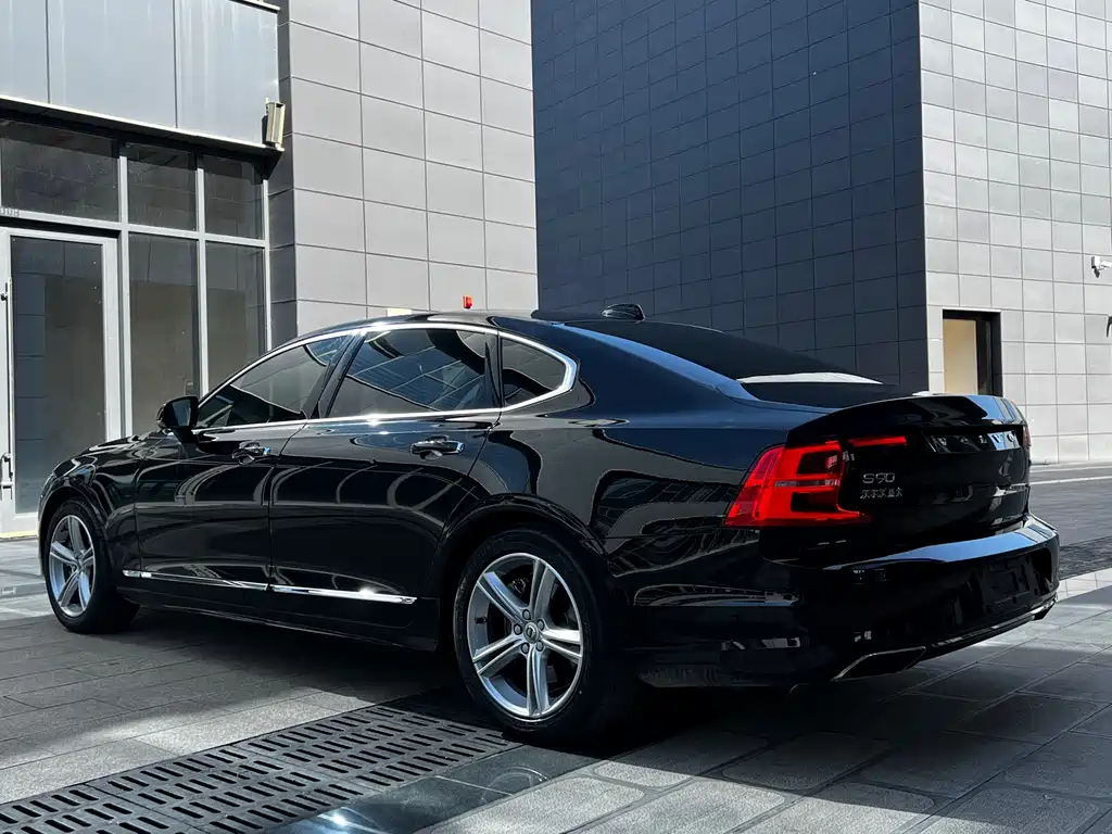 VOLVO S90 2019
