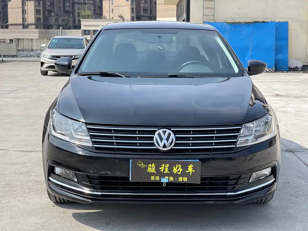 VOLKSWAGEN LAVIDA 2015