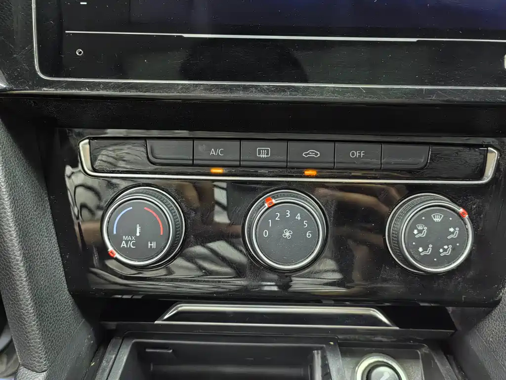 VOLKSWAGEN MAGOTAN 2020