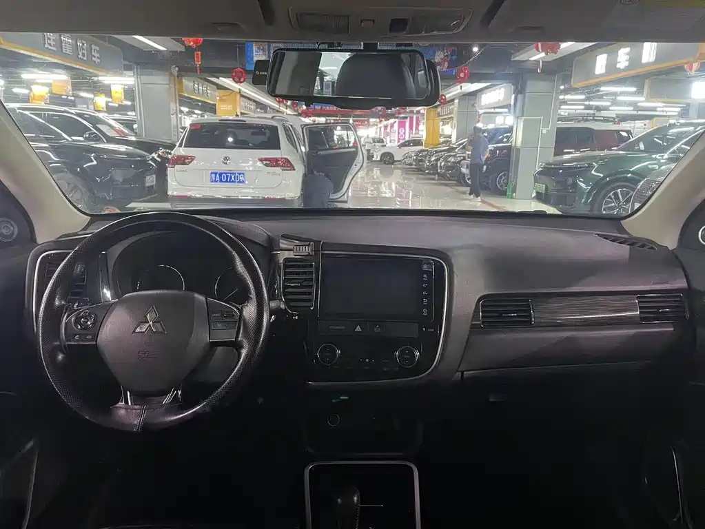 MITSUBISHI OUTLANDER 2019