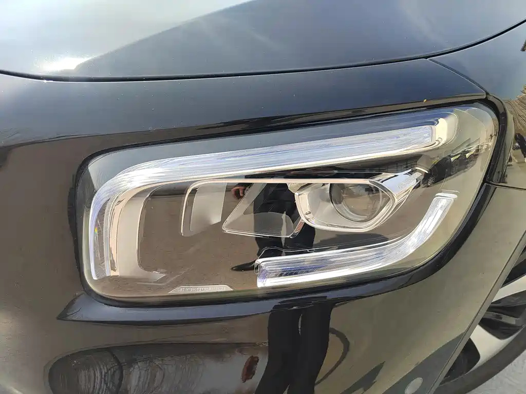 MERCEDES BENZ GLB 2023