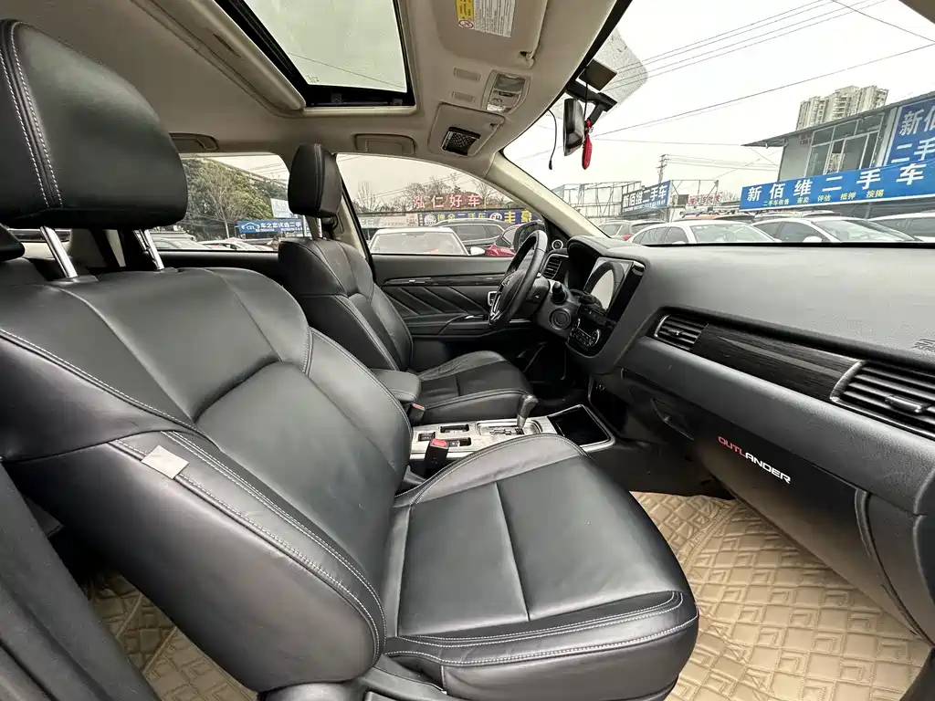 MITSUBISHI OUTLANDER 2020