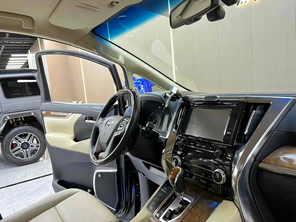 TOYOTA ALPHARD 2016