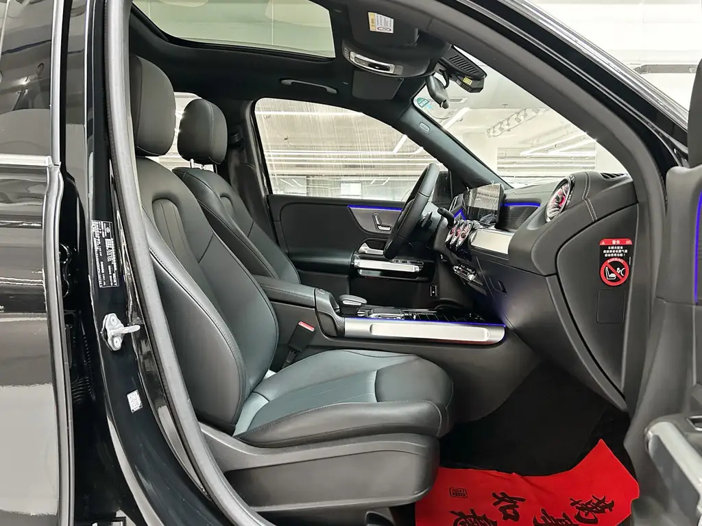 MERCEDES BENZ GLB 2023