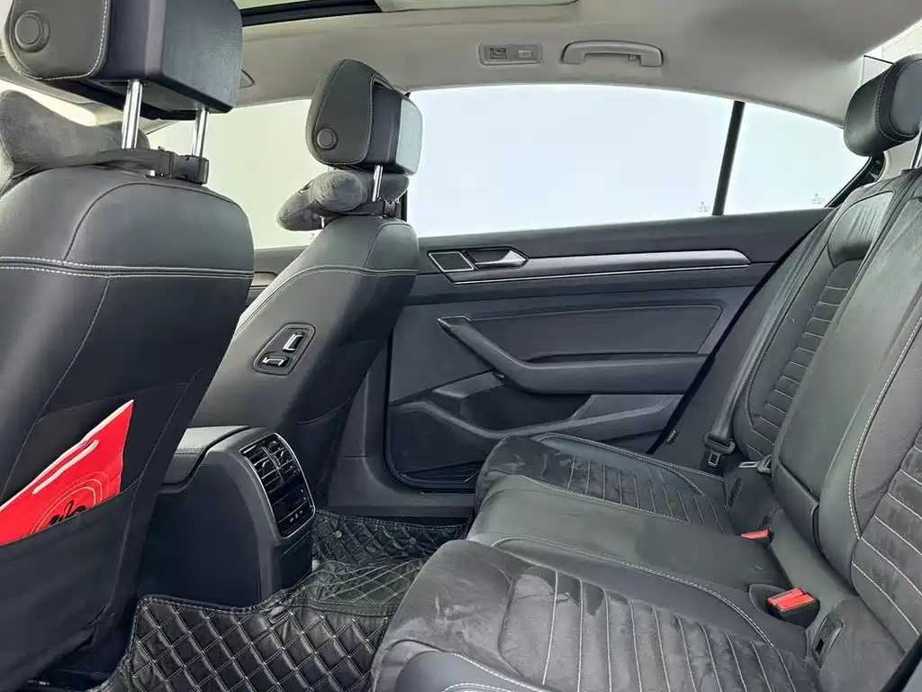 VOLKSWAGEN MAGOTAN 2022