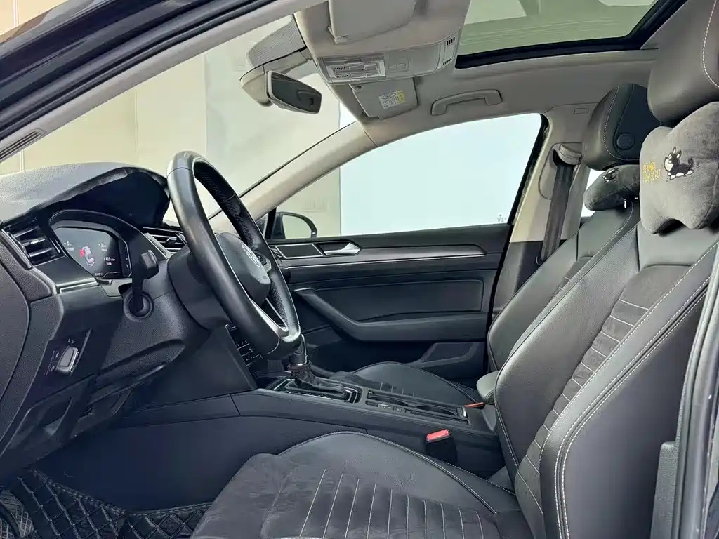 VOLKSWAGEN MAGOTAN 2022