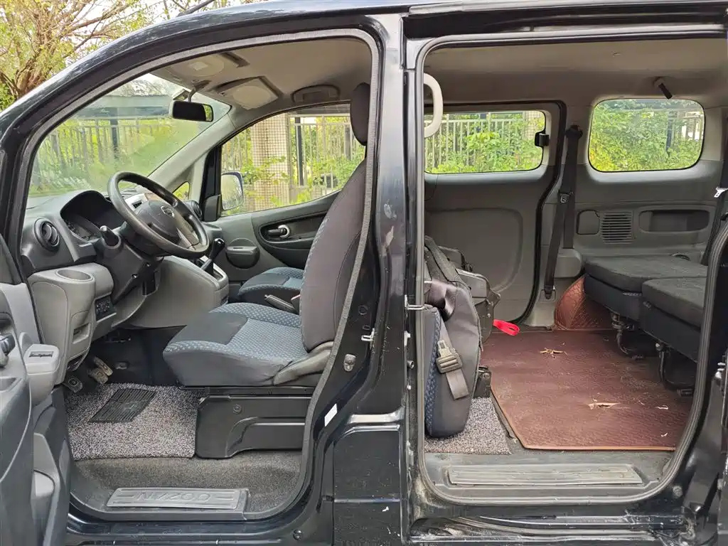 NISSAN NV200 2013