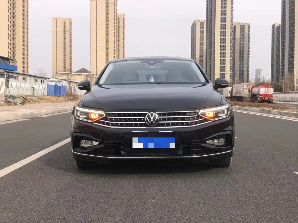 VOLKSWAGEN MAGOTAN 2023