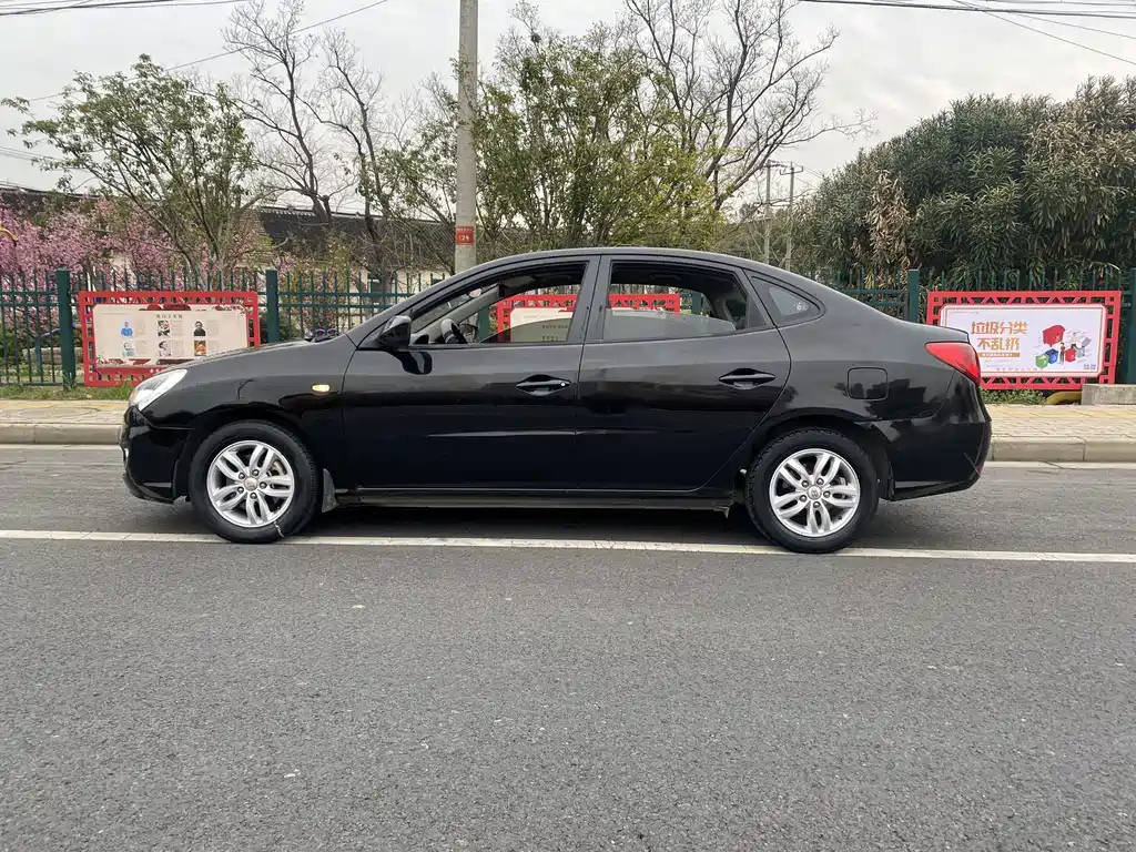 HYUNDAI CELESTA 2011