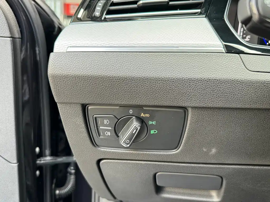 VOLKSWAGEN MAGOTAN 2023