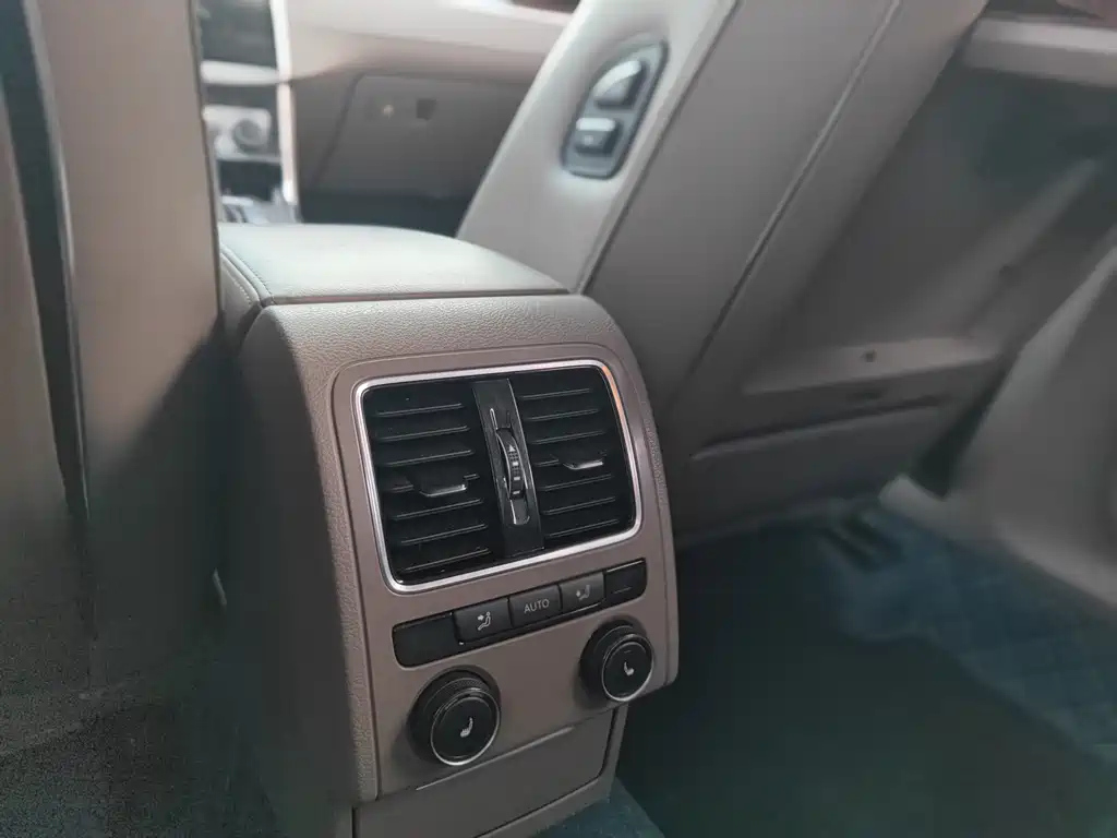 VOLKSWAGEN MAGOTAN 2016
