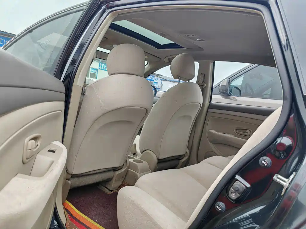 NISSAN SYLPHY 2017
