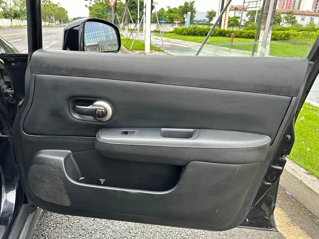 NISSAN TIIDA TIIDA 2010